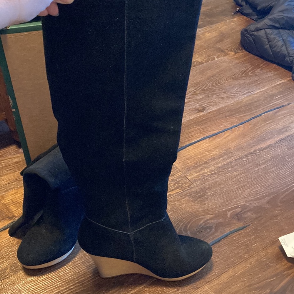 Suede tall boots loose fit size 5 wedge